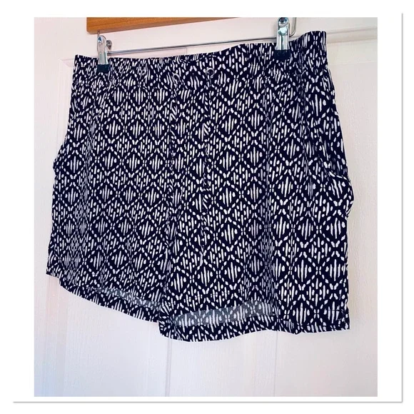 New Serra Tribal Print Shorts - Picture 2 of 3